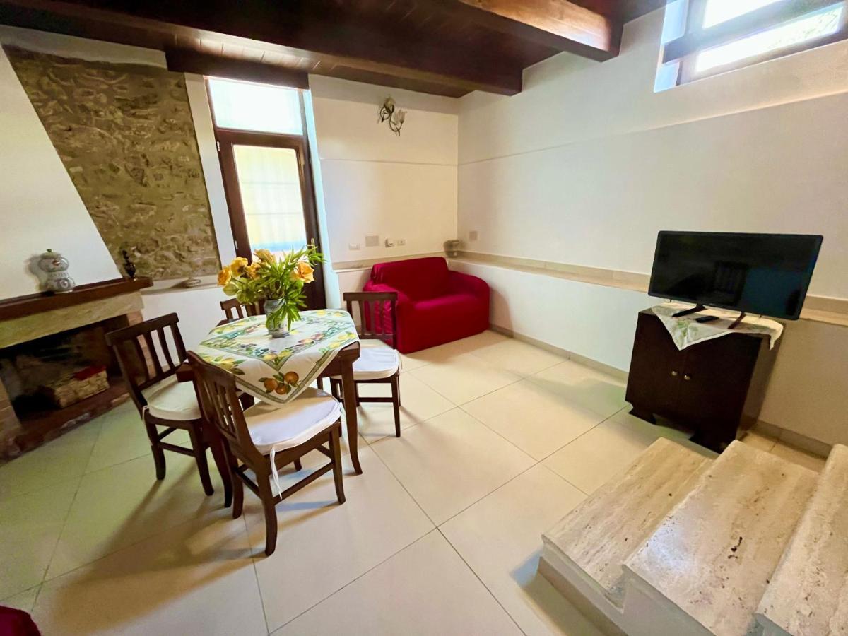 Il Giardino Di Athena 1 Apartment Паестум Екстериор снимка